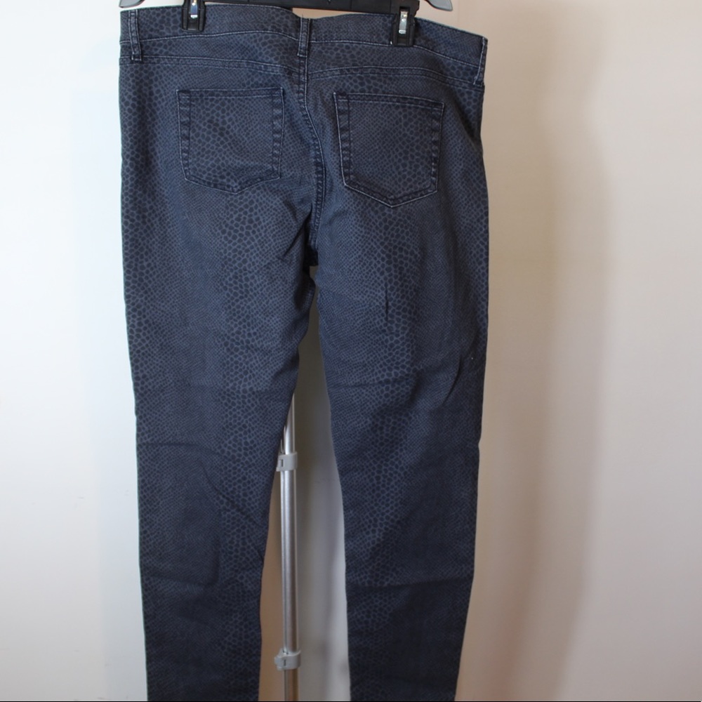 Women’s Gap skinny jeans snake print